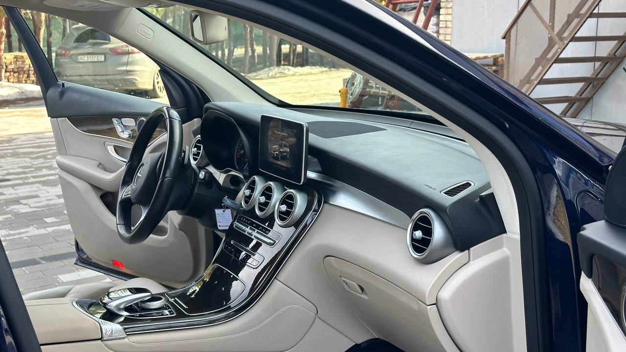 MERCEDES-BENZ GLC 300 2016