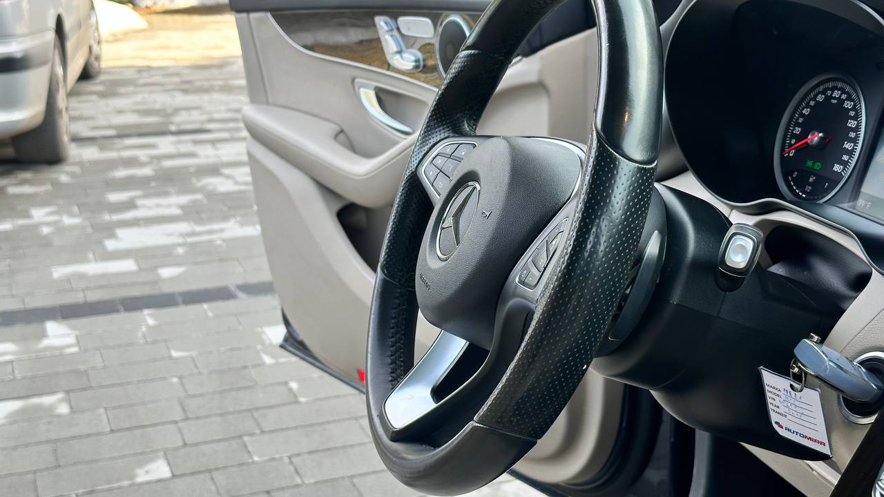 MERCEDES-BENZ GLC 300 2016