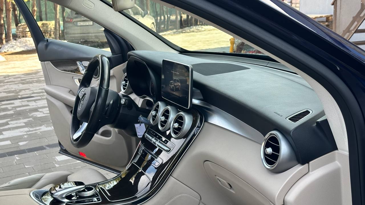 MERCEDES-BENZ GLC 300 2016