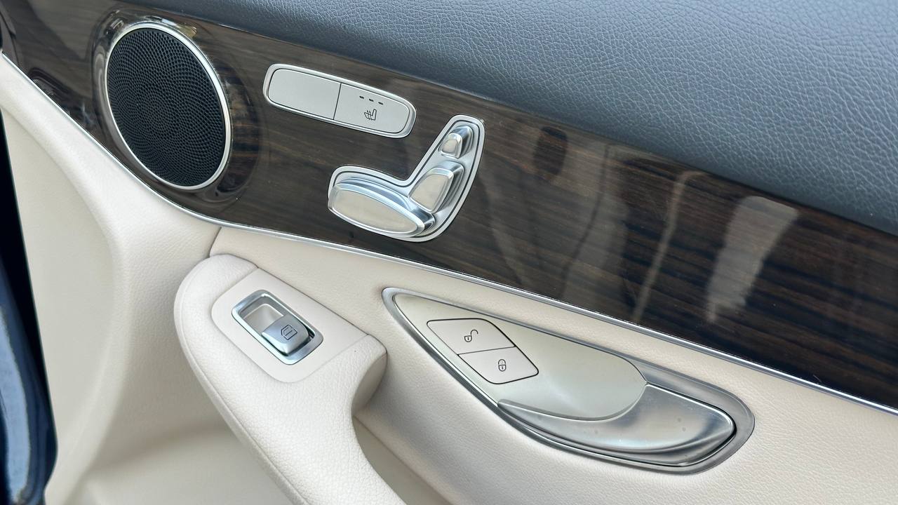 MERCEDES-BENZ GLC 300 2016