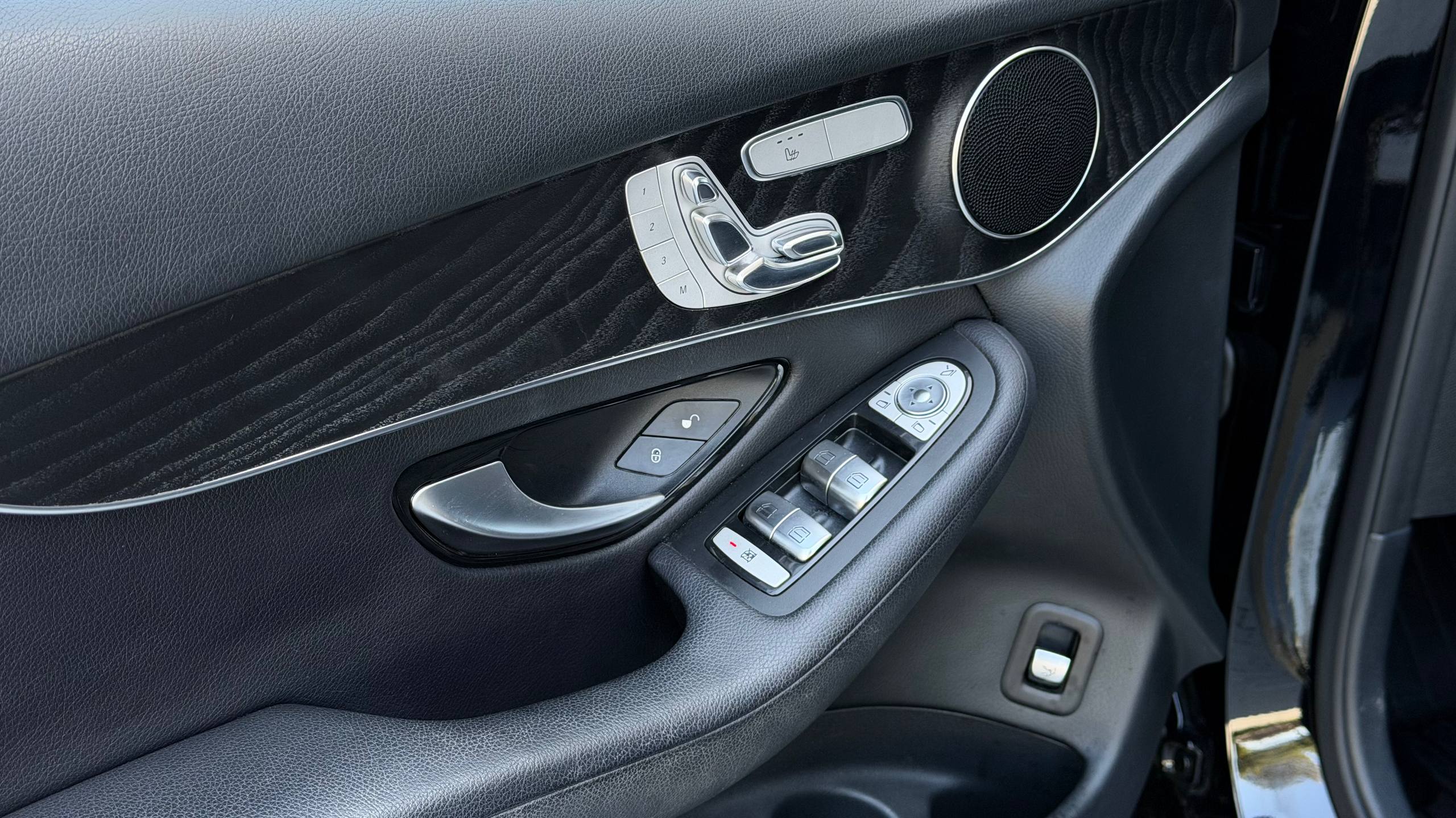 MERCEDES-BENZ GLC 300 2016