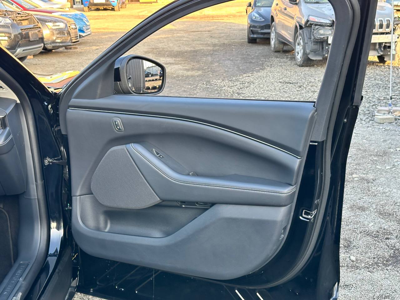 FORD MUSTANG MACH-E SELECT 2025