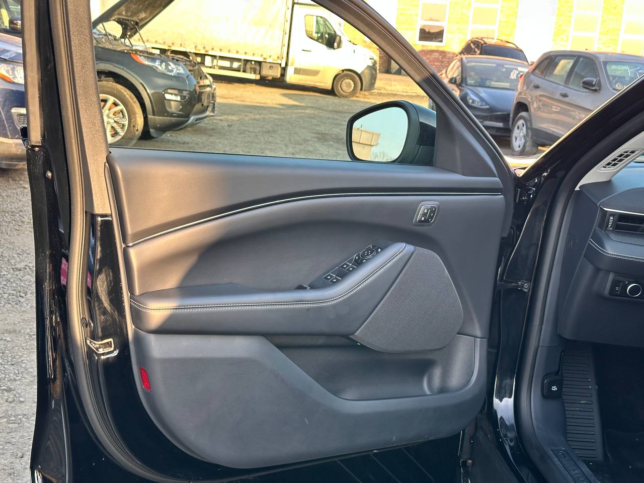 FORD MUSTANG MACH-E SELECT 2025