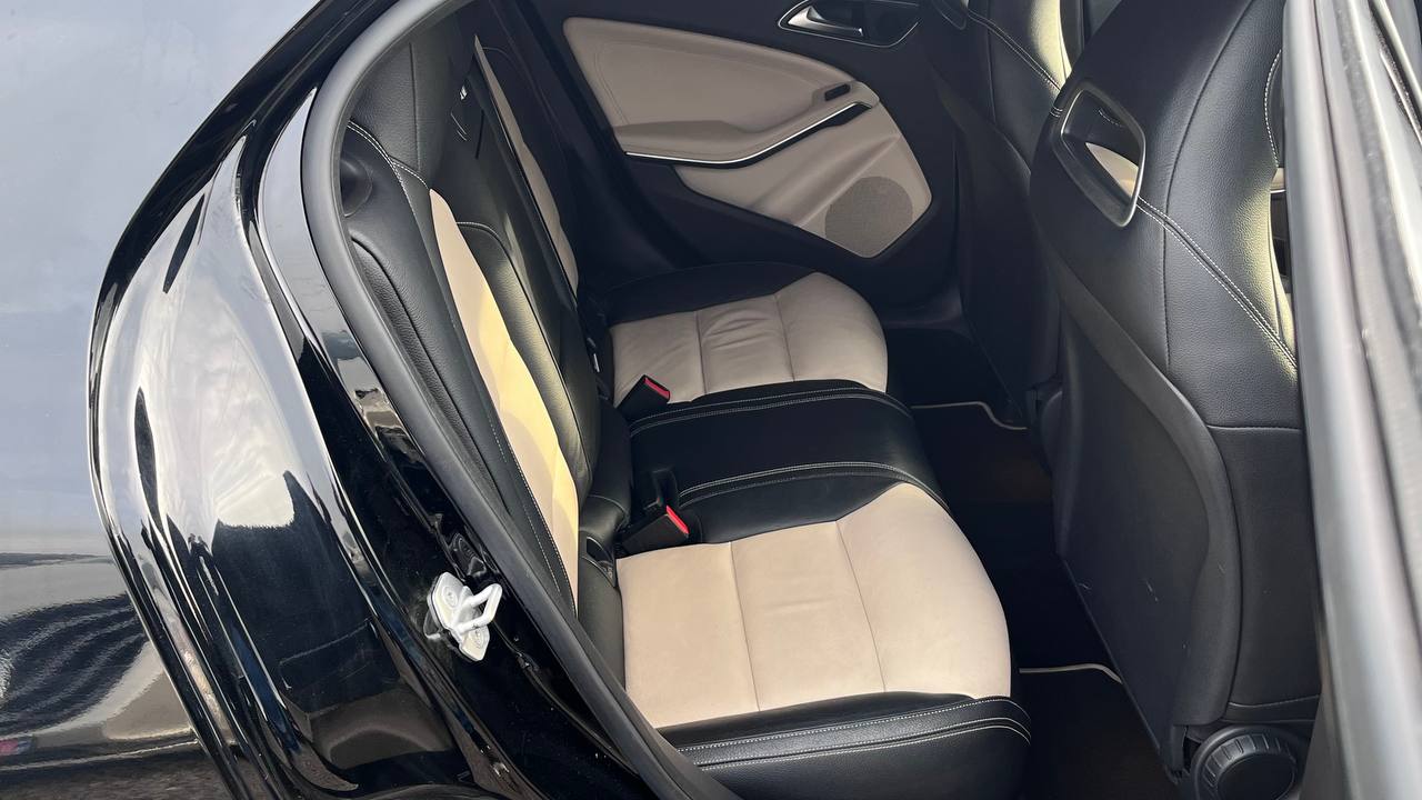 MERCEDES-BENZ GLA 250 2015