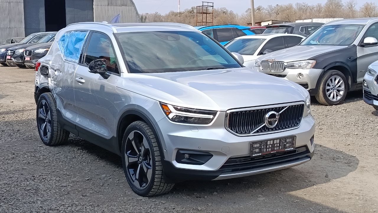 VOLVO XC40 T5 MOMENTUM 2019