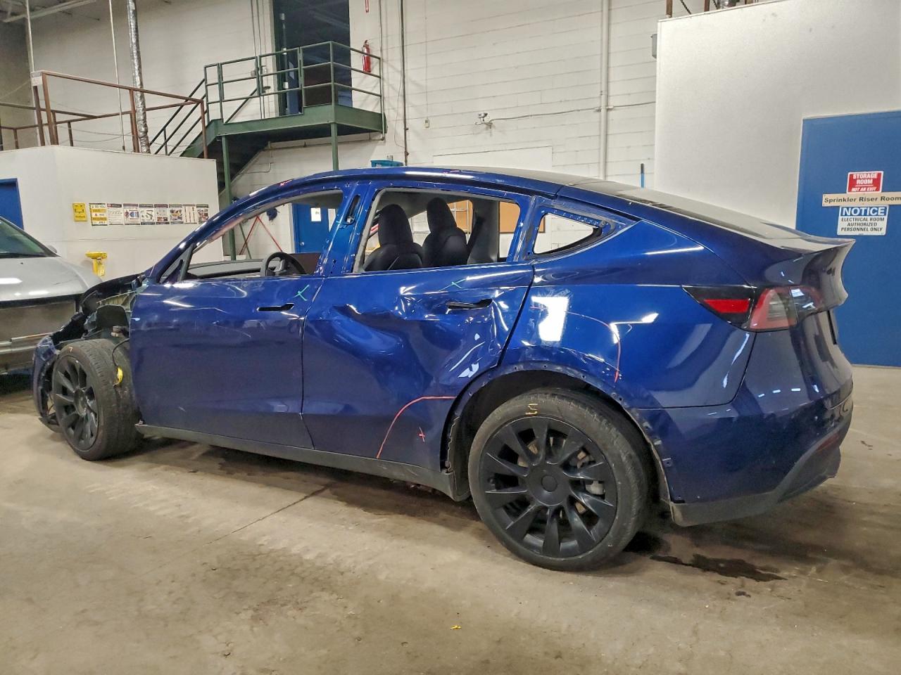 TESLA MODEL Y DUAL MOTOR 2023