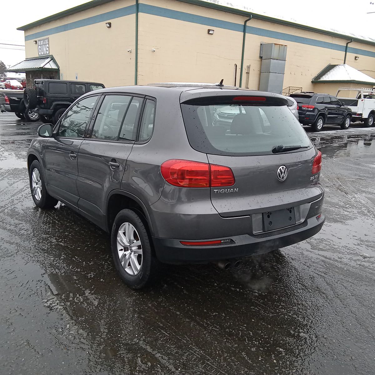 VOLKSWAGEN TIGUAN S 2012