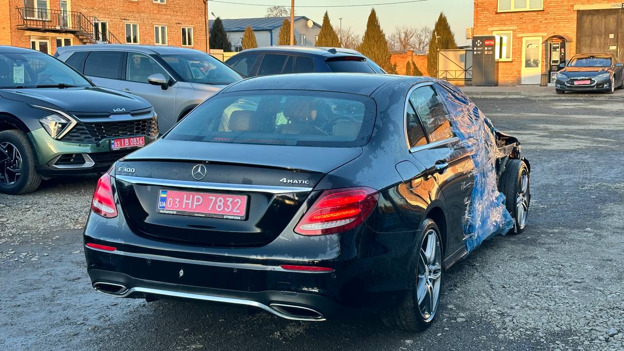 MERCEDES-BENZ E 300 4MATIC 2016