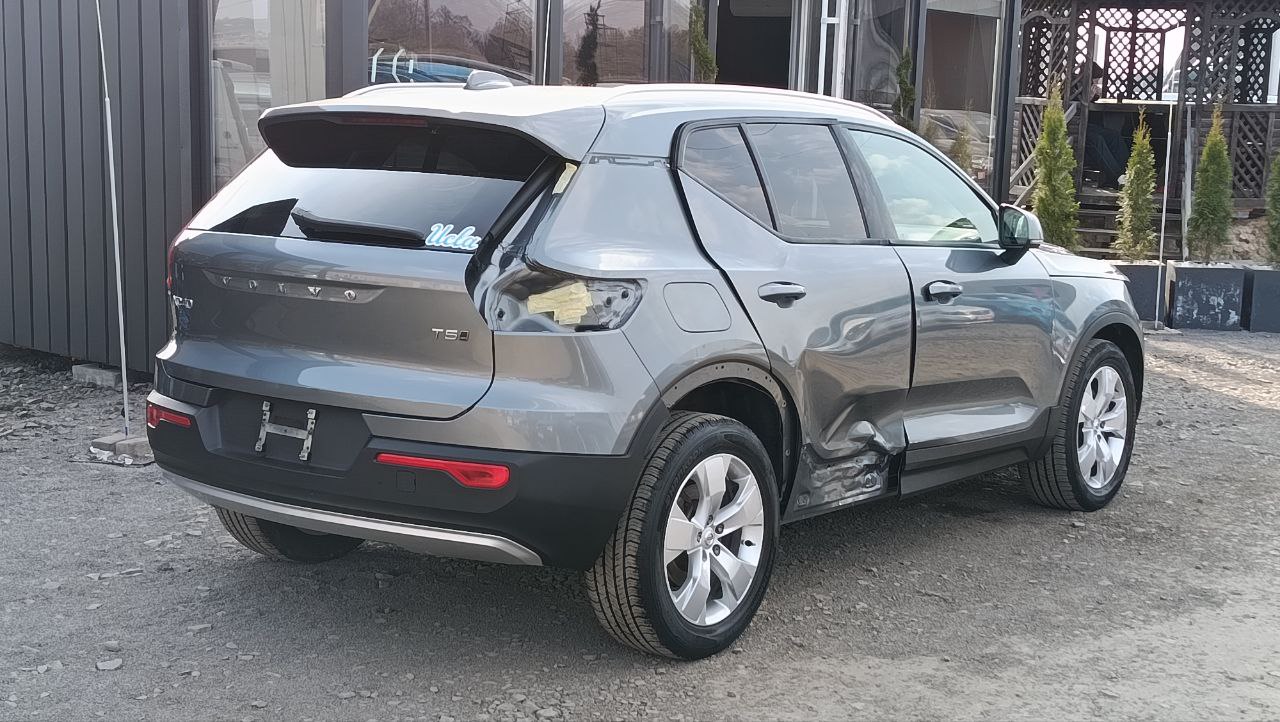 VOLVO XC40 T5 MOMENTUM 2018