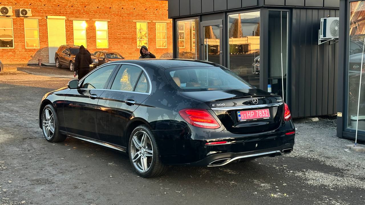 MERCEDES-BENZ E 300 4MATIC 2016