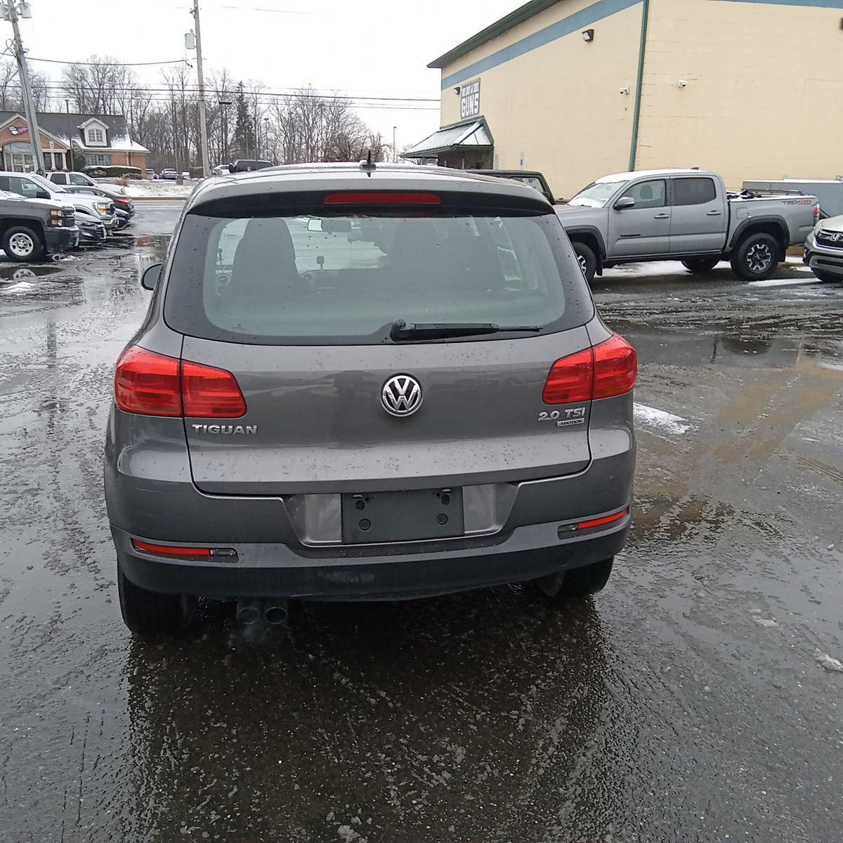 VOLKSWAGEN TIGUAN S 2012