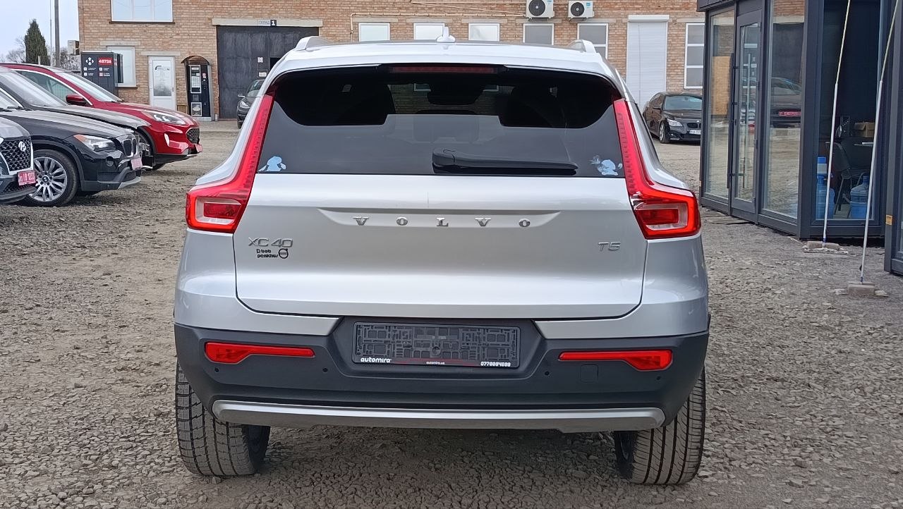 VOLVO XC40 T5 MOMENTUM 2019