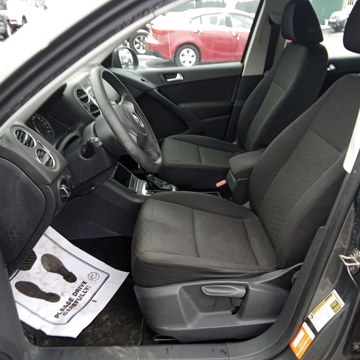 VOLKSWAGEN TIGUAN S 2012