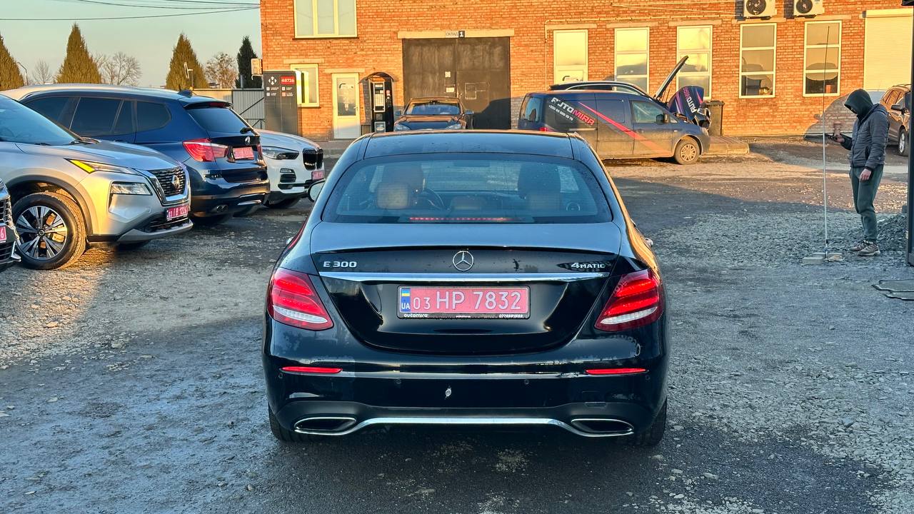 MERCEDES-BENZ E 300 4MATIC 2016