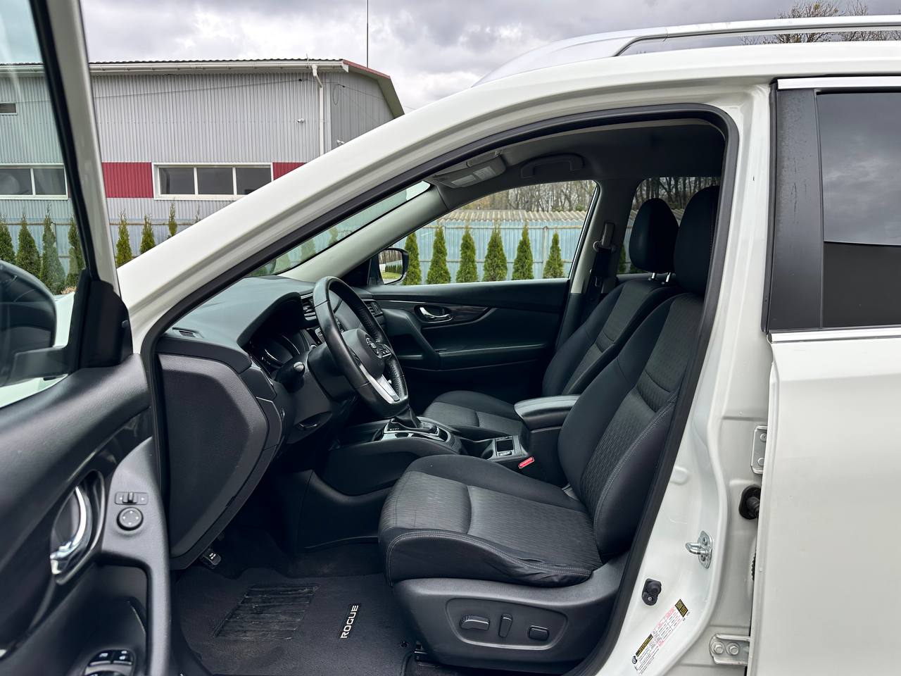 NISSAN ROGUE SV 2017