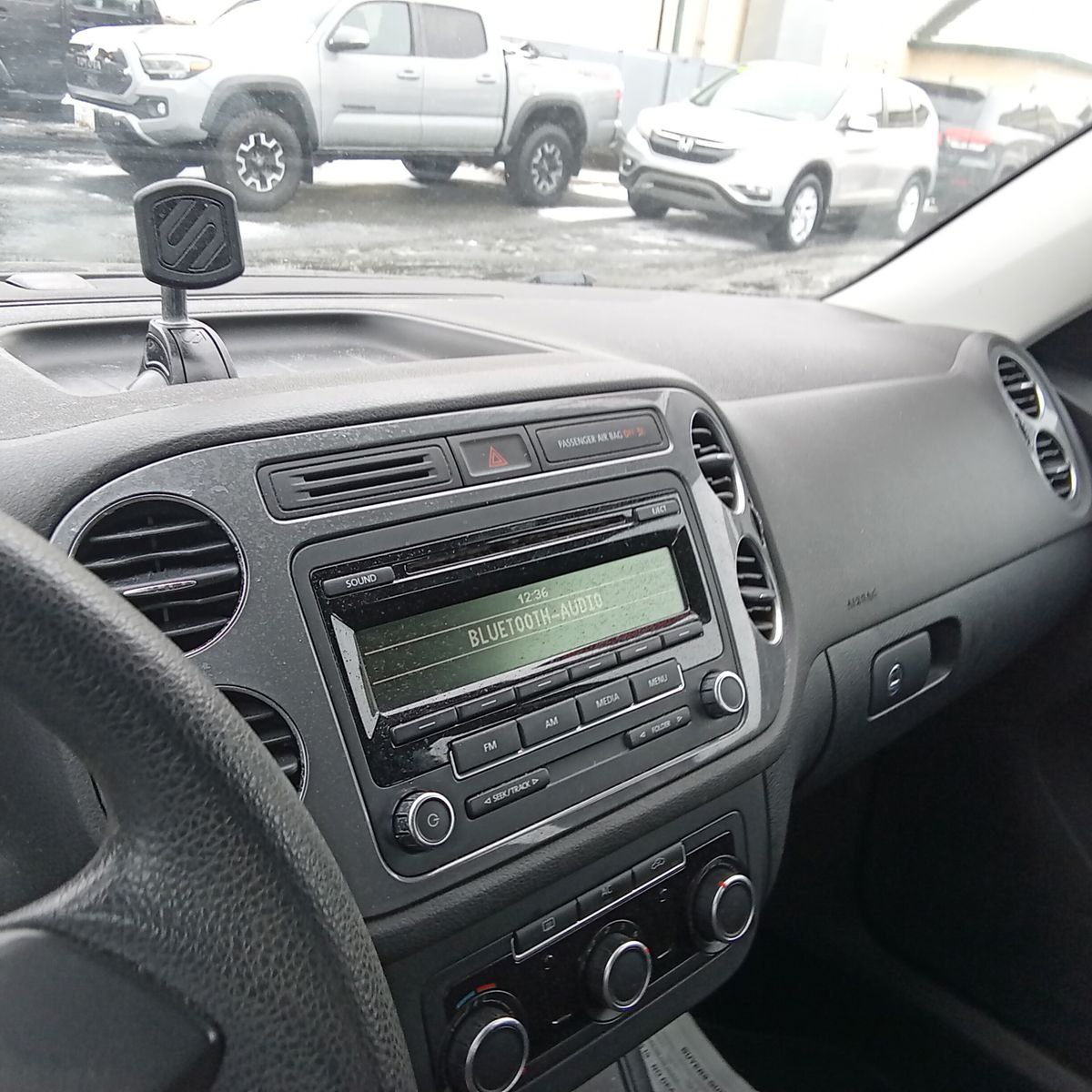 VOLKSWAGEN TIGUAN S 2012