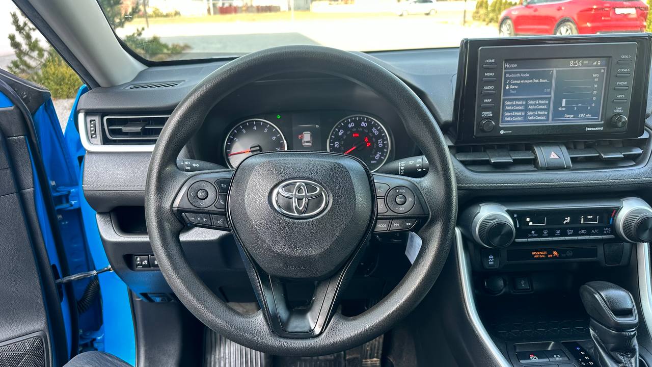 TOYOTA RAV4 LE 2020