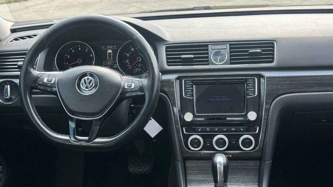 VOLKSWAGEN PASSAT SE 2015