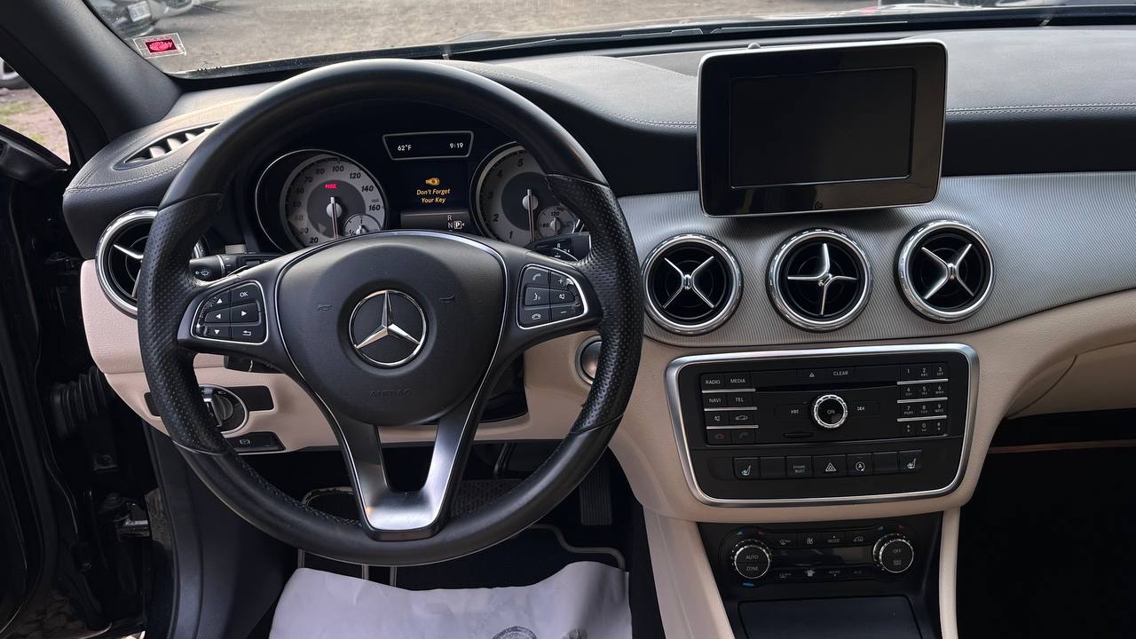 MERCEDES-BENZ GLA 250 2015