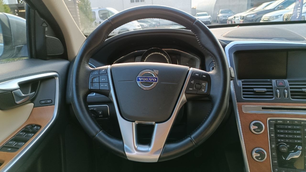 VOLVO XC60 T5 INSCRIPTION 2016