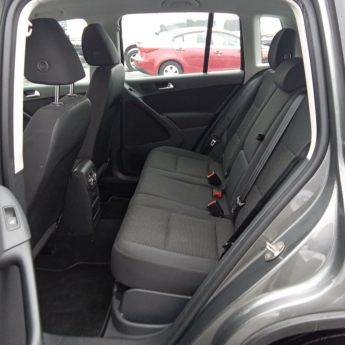 VOLKSWAGEN TIGUAN S 2012