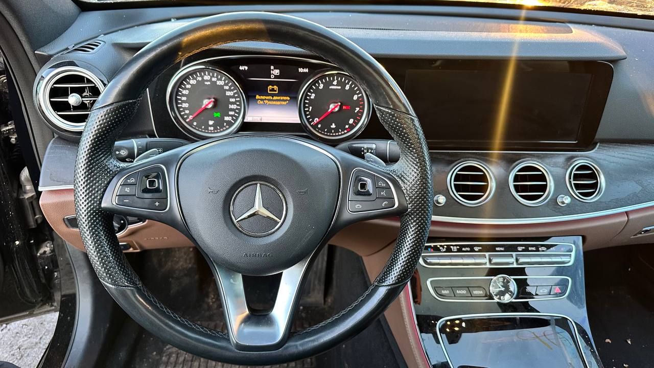 MERCEDES-BENZ E 300 4MATIC 2016