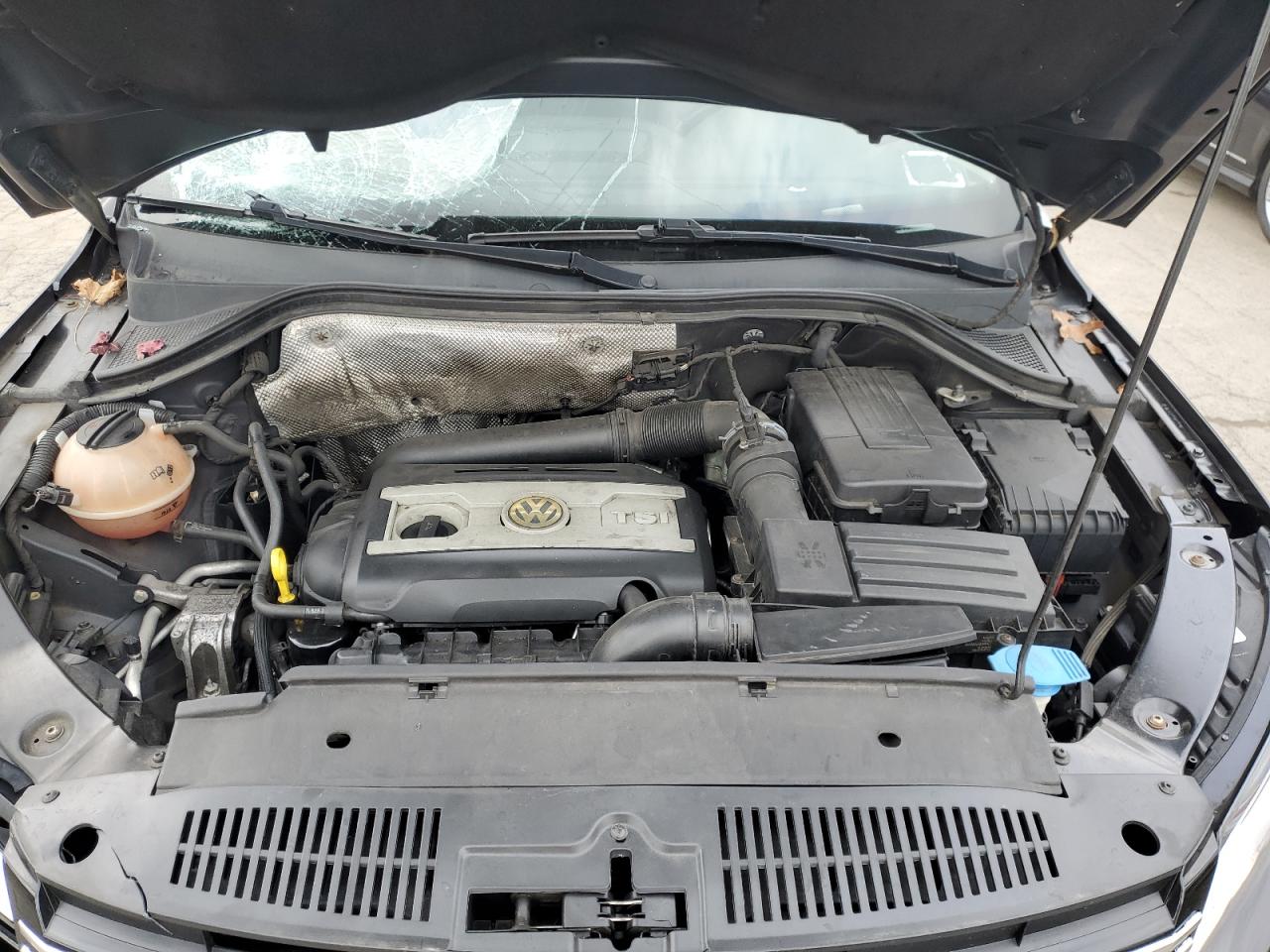 VOLKSWAGEN TIGUAN S 2013