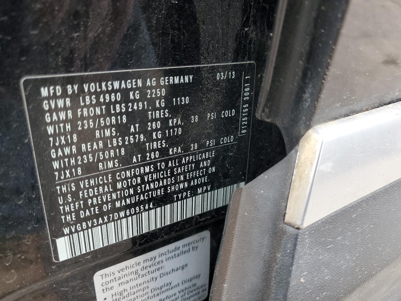 VOLKSWAGEN TIGUAN S 2013