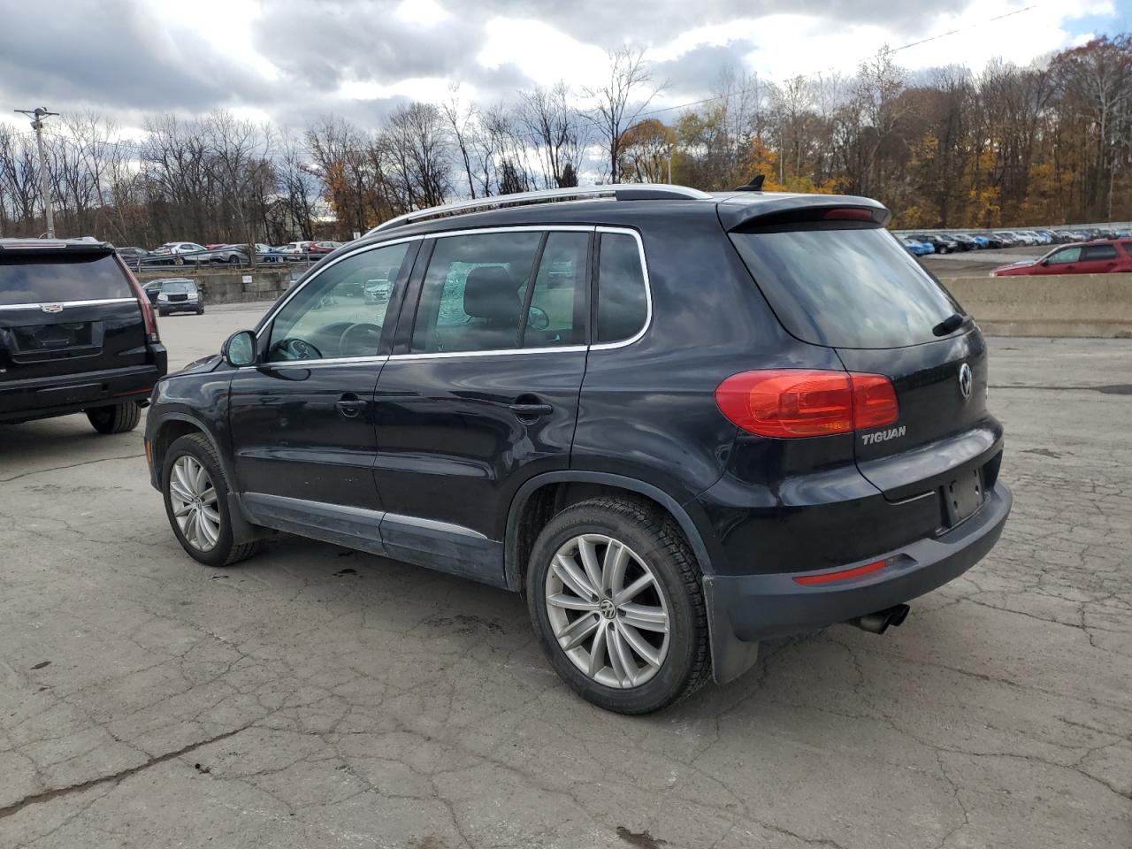 VOLKSWAGEN TIGUAN S 2013