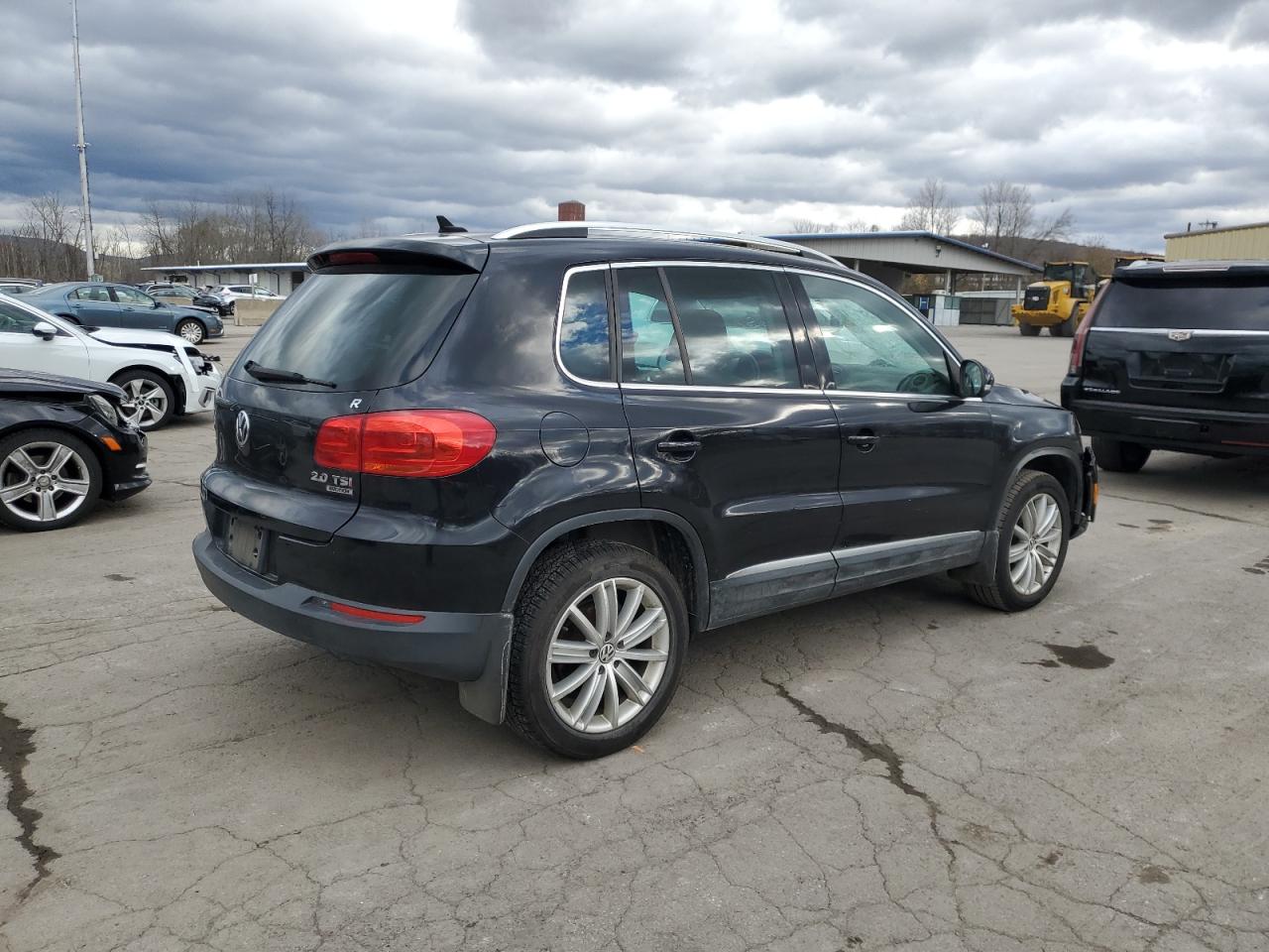 VOLKSWAGEN TIGUAN S 2013