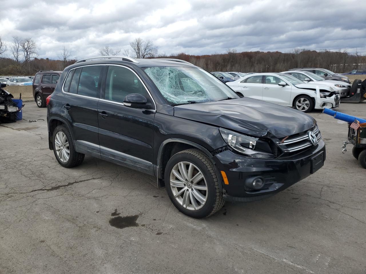 VOLKSWAGEN TIGUAN S 2013