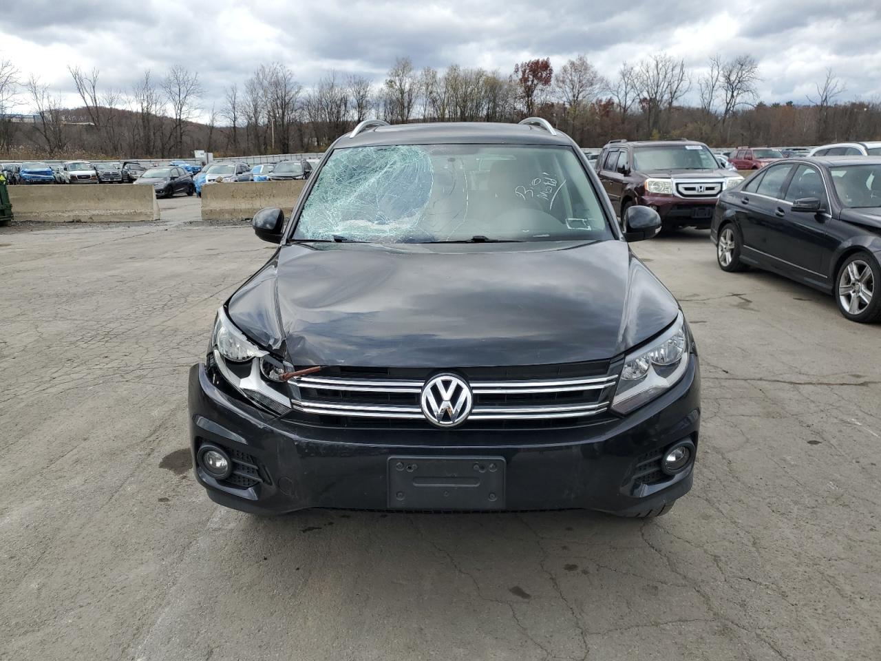 VOLKSWAGEN TIGUAN S 2013