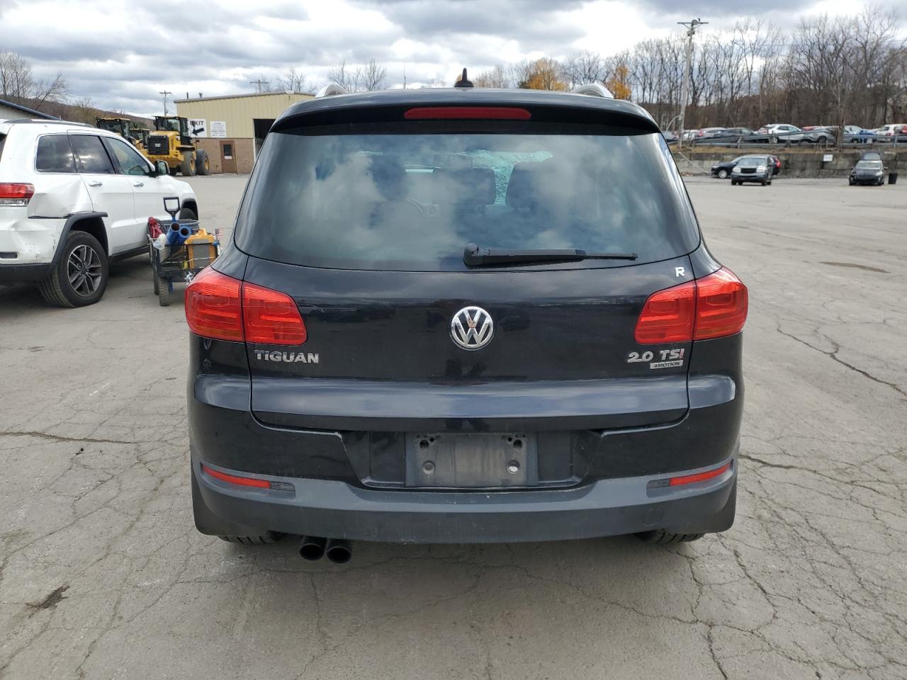 VOLKSWAGEN TIGUAN S 2013