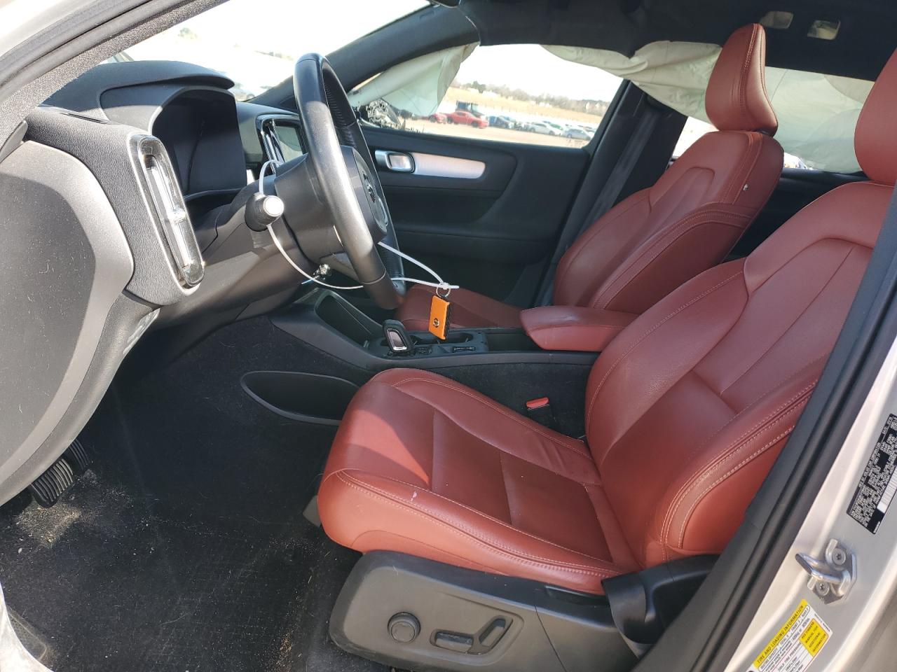 VOLVO XC40 T5 MOMENTUM 2019