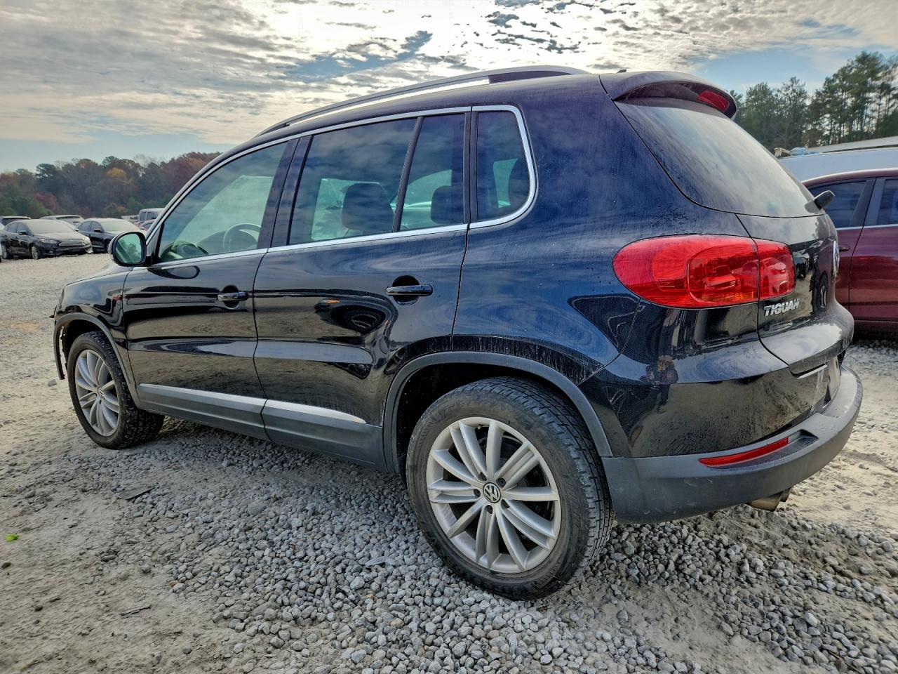 VOLKSWAGEN TIGUAN S 2014