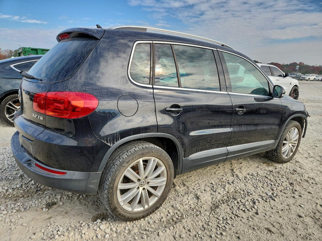 VOLKSWAGEN TIGUAN S 2014