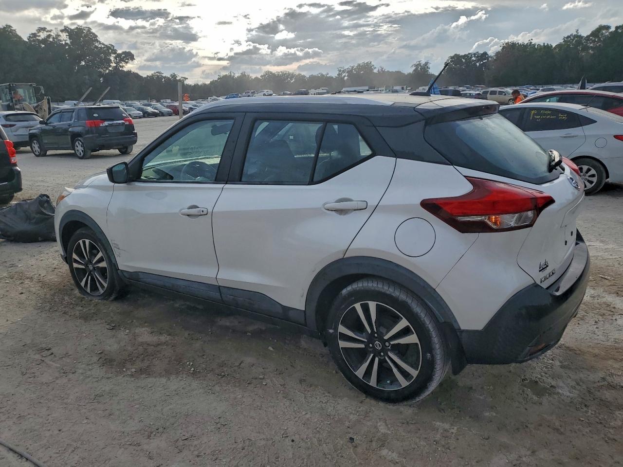 NISSAN KICKS S 2019
