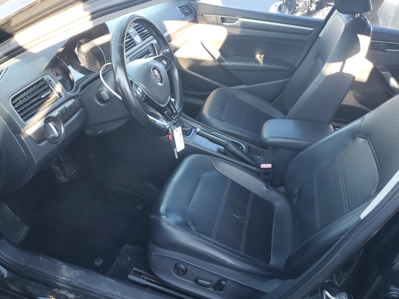 VOLKSWAGEN PASSAT SE 2016