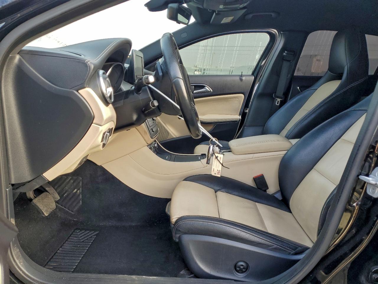 MERCEDES-BENZ GLA 250 2016