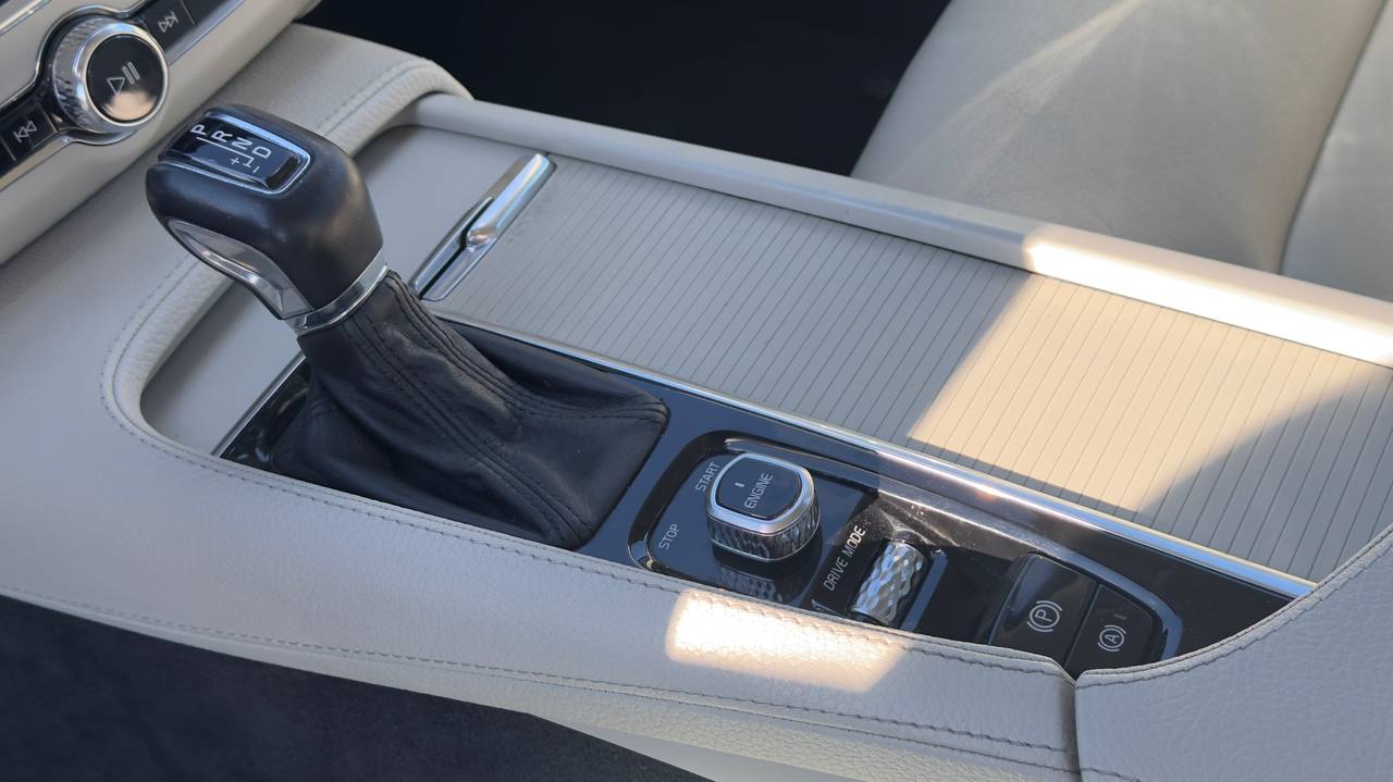 VOLVO S90 T5 MOMENTUM 2016