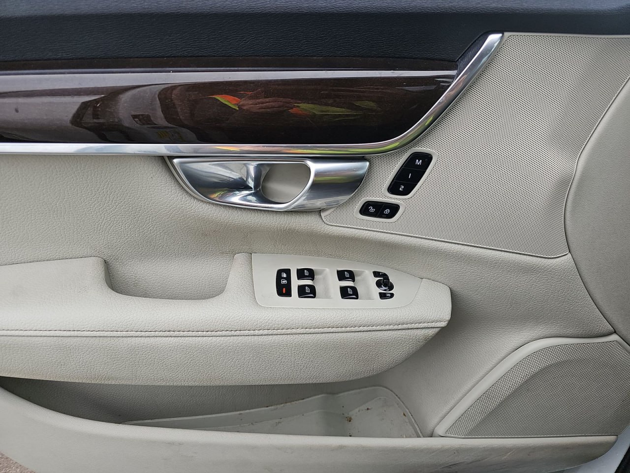 VOLVO S90 T5 MOMENTUM 2017