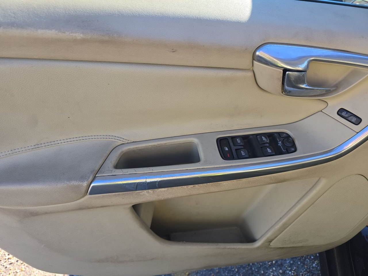 VOLVO XC60 T5-Е PREMIER 2016