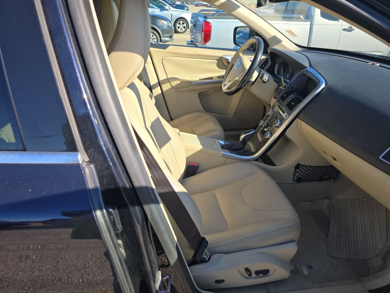 VOLVO XC60 T5-Е PREMIER 2016