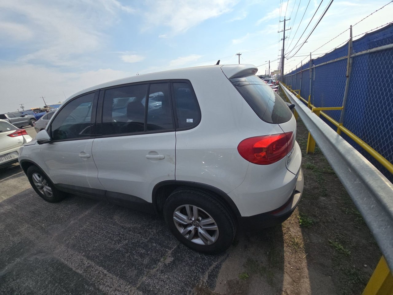 VOLKSWAGEN TIGUAN S 2013