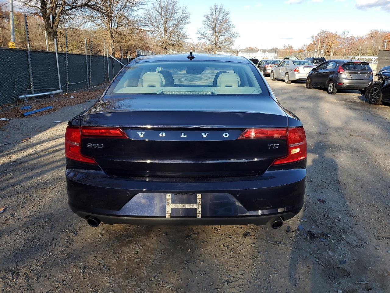 VOLVO S90 T5 MOMENTUM 2017