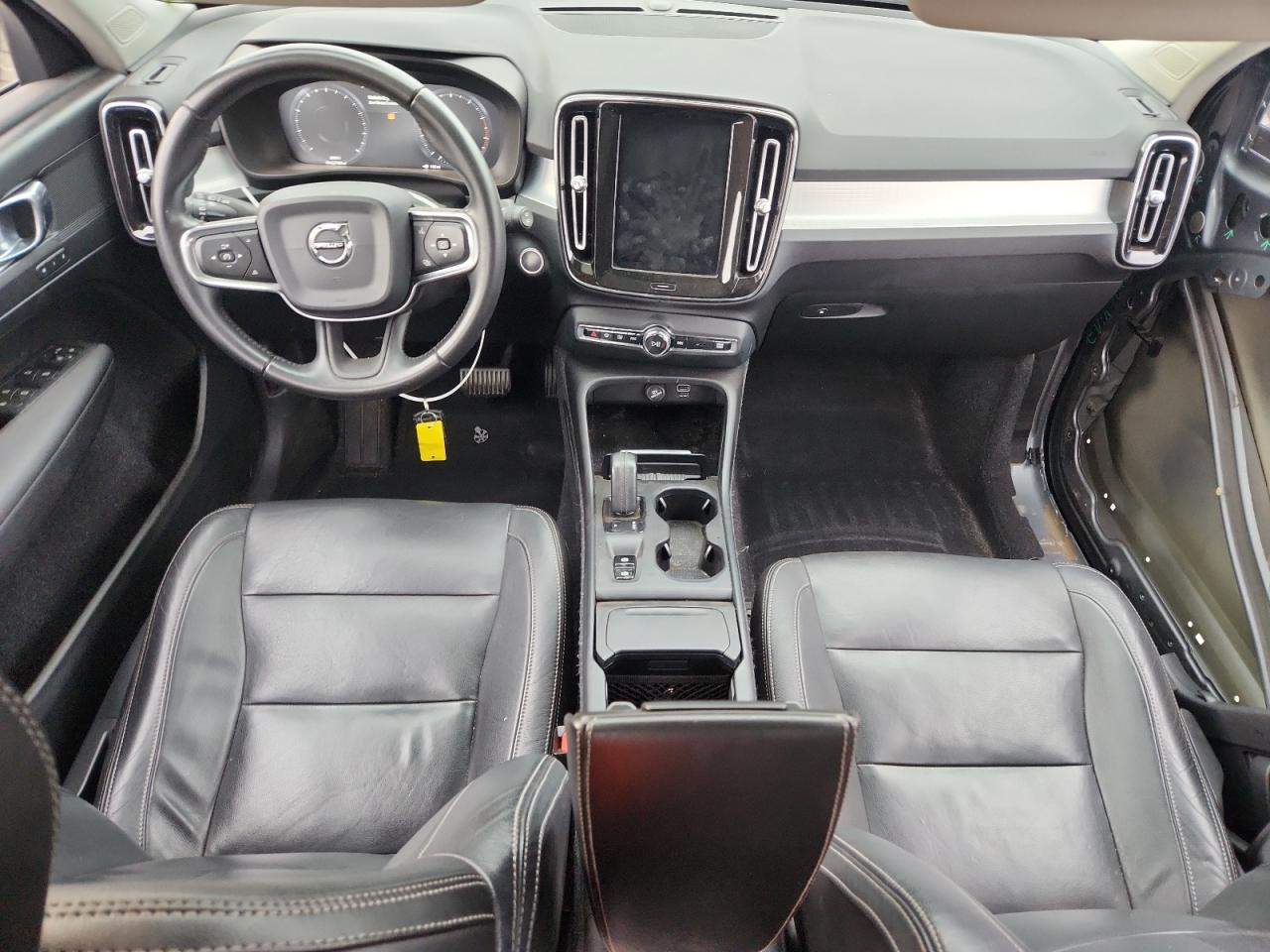 VOLVO XC40 T5 MOMENTUM 2019