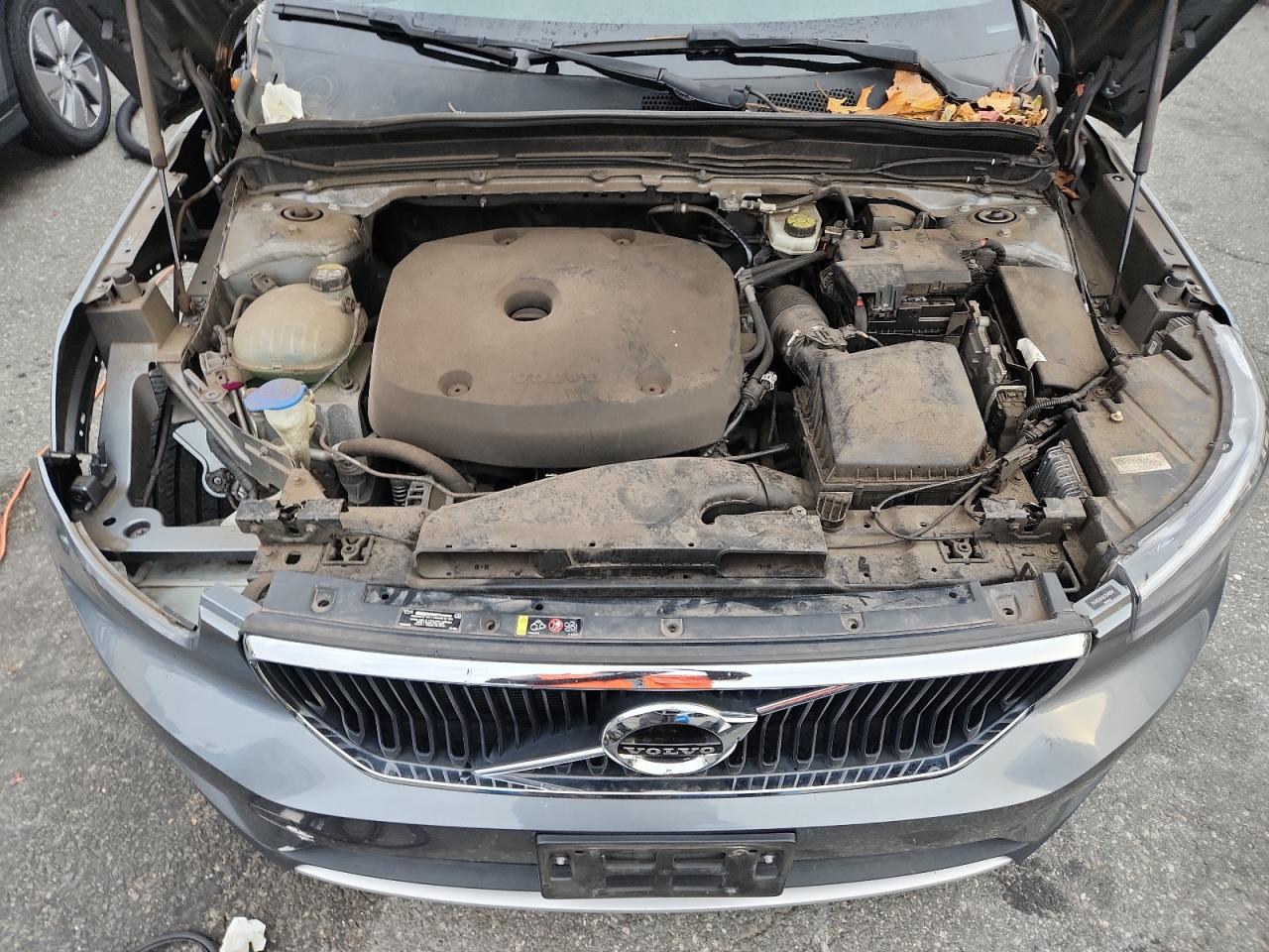 VOLVO XC40 T5 MOMENTUM 2019