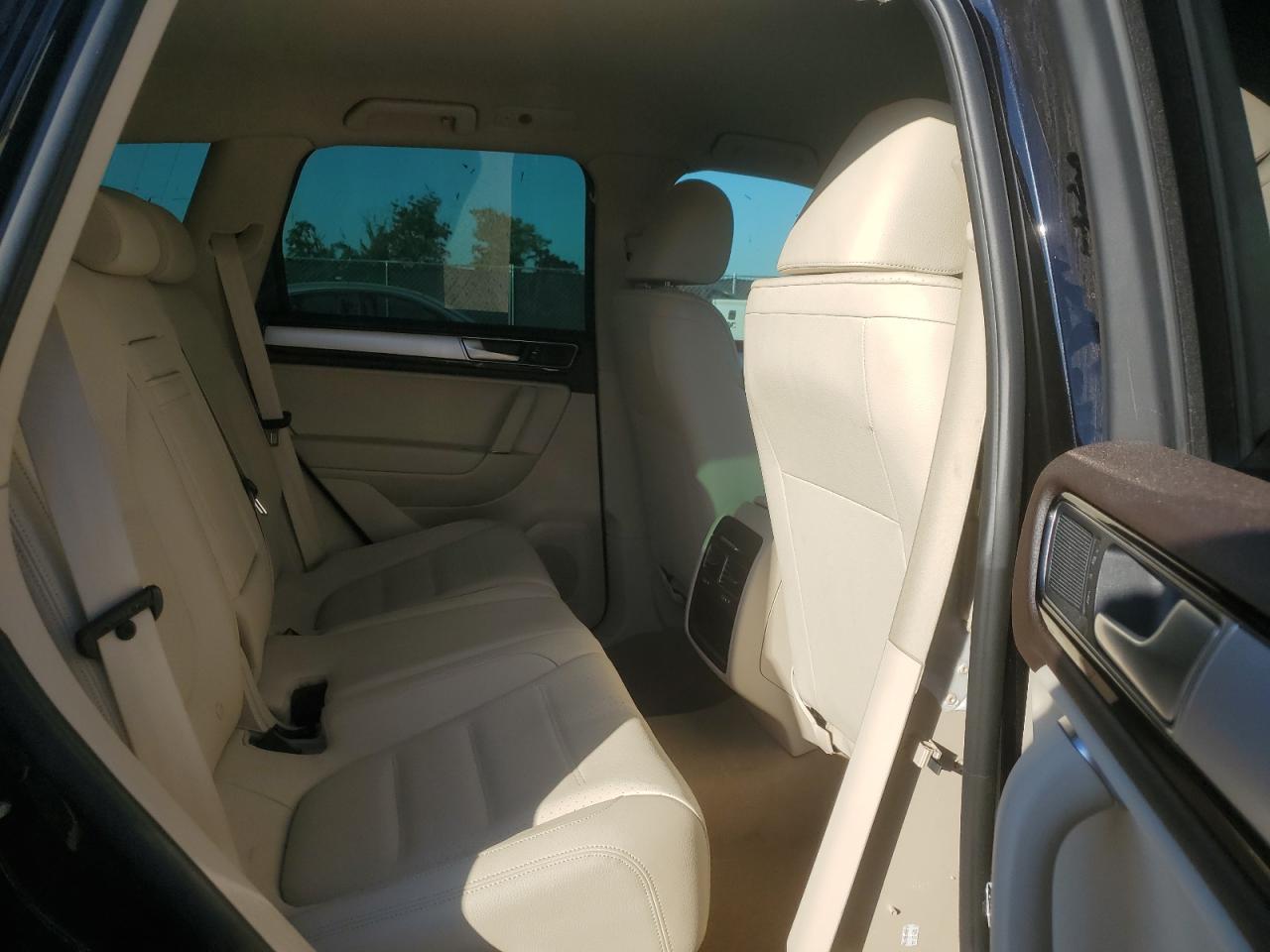 VOLKSWAGEN TOUAREG SPORT 2016