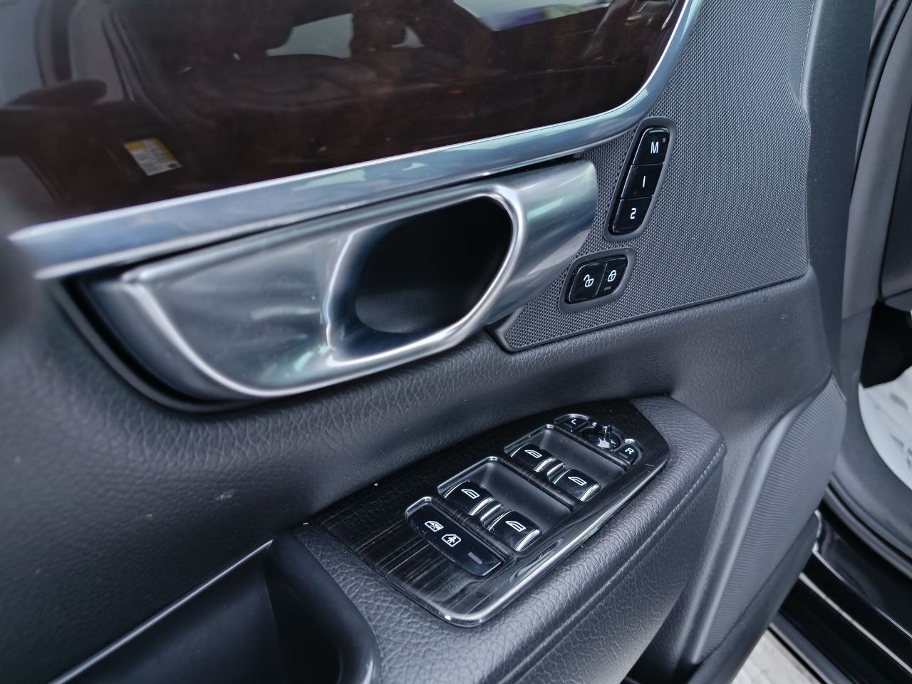 VOLVO S90 T5 MOMENTUM 2017