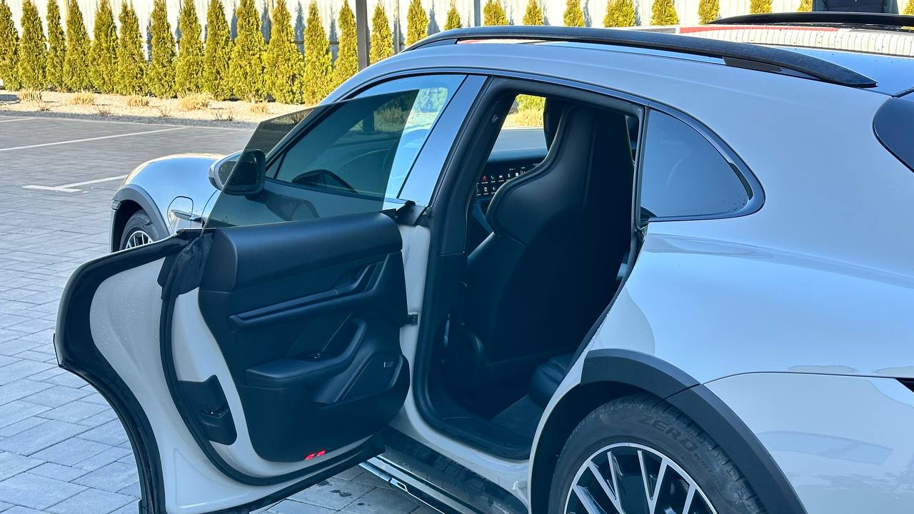 PORSCHE TAYCAN CROSS TURISMО